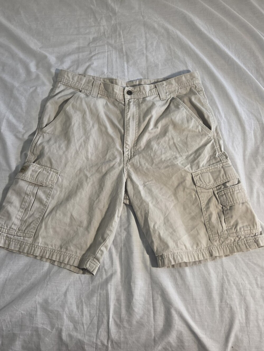 Y2K Vintage Wrangler Men's White Cargo Shorts - Classic Utility